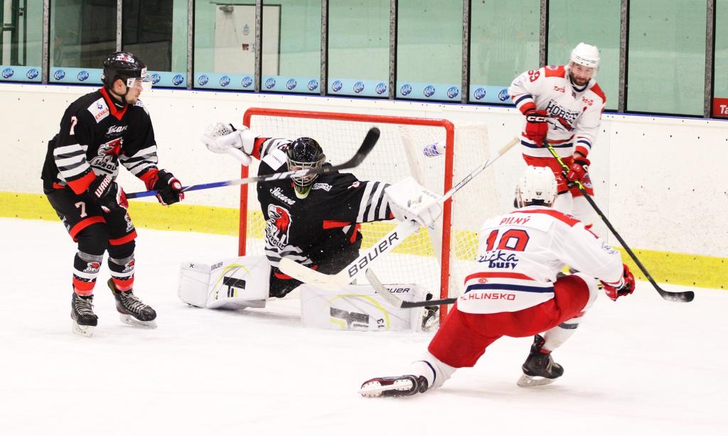 Utkání s Orli domácí Horses rozhodli třemi brankami ve druhé třetině.