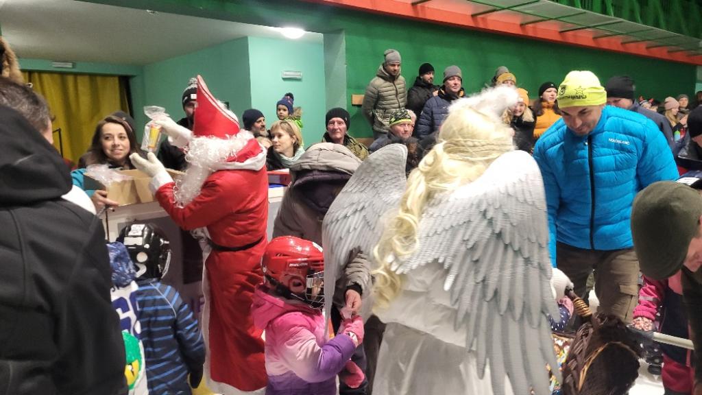 Pekelná jízda a dárky Mikuláše s Čerty a Andělem pro malé koníky.