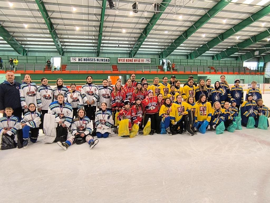 Hokejový turnaj dívek v Hlisnsku